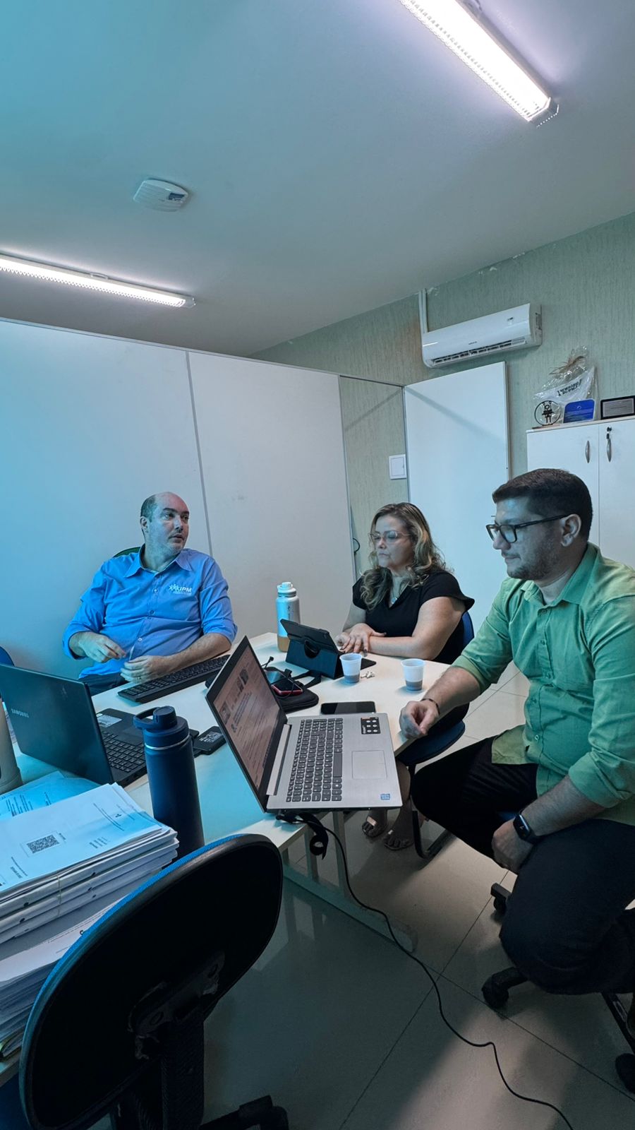 Membros do Comitê de Investimentos em reunião online